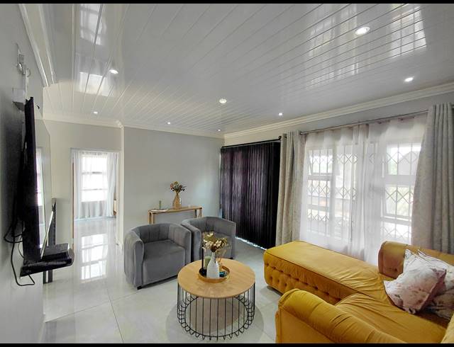 5 BEDROOM FREESTANDING FOR SALE IN FLORA PARK